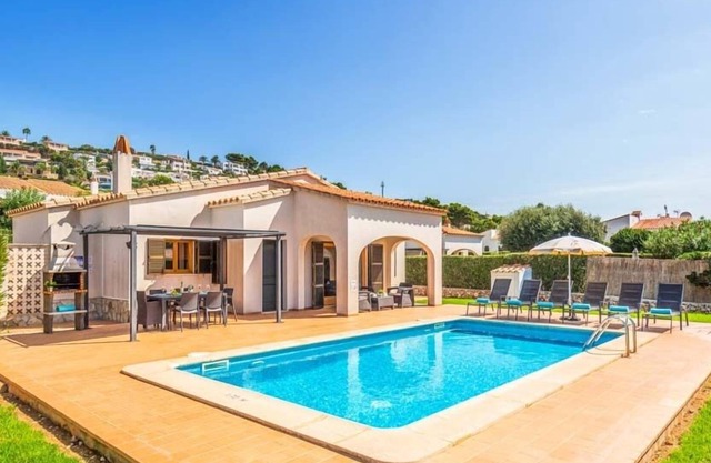 R 5029 Villa Argus with Dishwasher,Comfortable Seating & Dining Facilities.