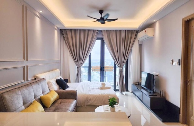 R & F Princess Cove by CK Homestay