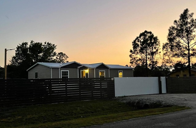 RANCHO LOS PINOS POOL TIKI/Private backyard & boat parking to have fun and relax