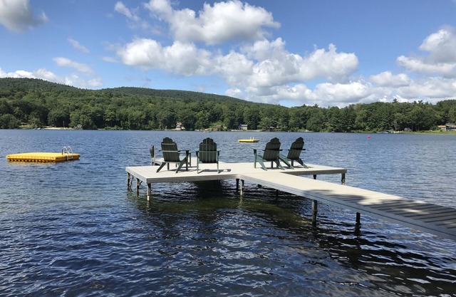 Recently Renovated, steps to Lake Buel, close to Great Barrington & Stockbridge