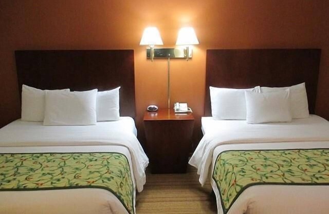 Red Carpet Inn & Suites