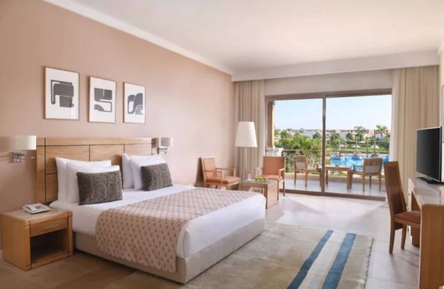 Red Sea Golf & Culture Stay l 4 Rooms, Pro Golf Access, Pools & Shisha Lounge