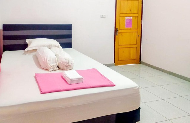 RedDoorz @ Makarios Hotel Poso