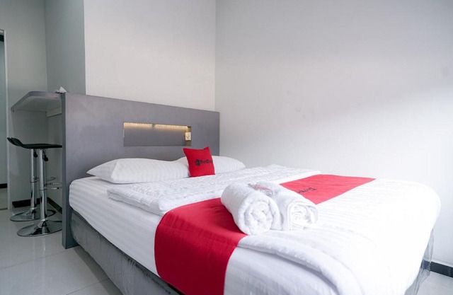 RedDoorz Syariah At Jalan Endro Suratmin Lampung