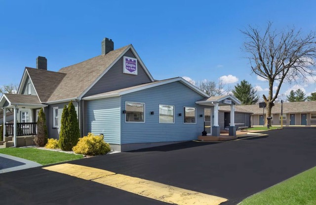 Relax and Recharge in Knights Inn & Suites Salem! Free Breakfast & Parking