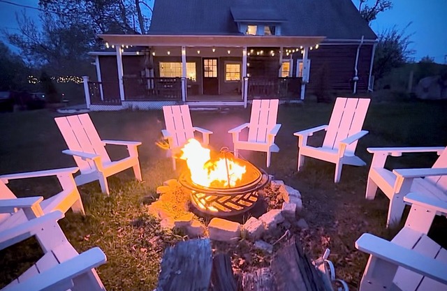 Relax in a rustic, historic 1768 farmhouse near hiking, orchards, & wine tasting