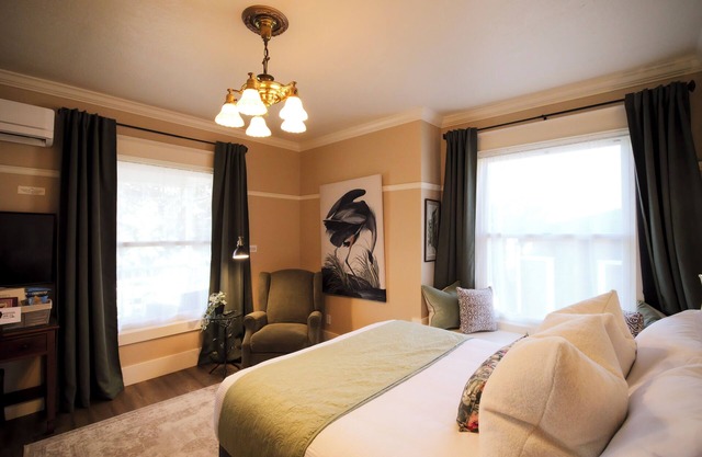 Relax in the luxurious 1-bedroom Louisa Suite at RedTail Inn. Enjoy a double rain shower, plush linens, and a shared hot tub. Located near downtown Ashland, with off-street parking and high-speed WiFi.