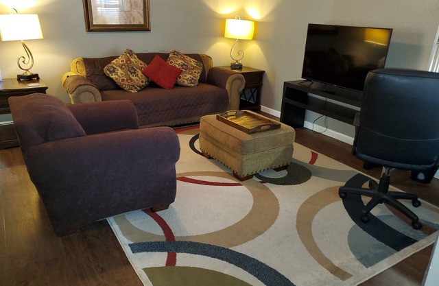 Relax in Walnut Creek Home 2 Bedroom 2 Bath Pet Stays for Free !