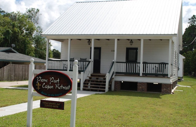 Relax on the Bayou in our 'Big Cajun' Cabin