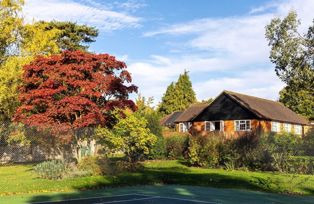 Relaxed Rosemary Cottage Stay with Gardens, Tennis & Family Fun