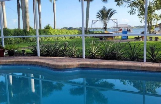 Relaxing Getaway on Peaceful Lake Clay- Pool, Patio, Lake