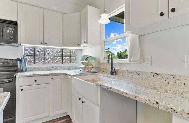 Relaxing Palmetto Oasis: Cozy 3 bed 2 bath with Pool, Patio & near Boat Launches