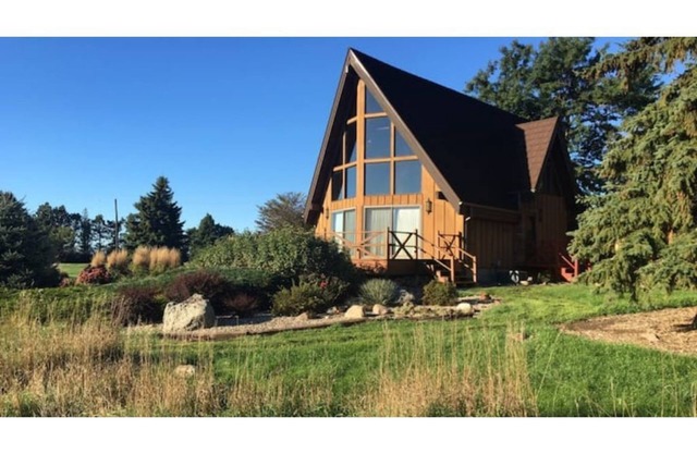 Relaxing Riverview Cabin with Scenic Hot Tub