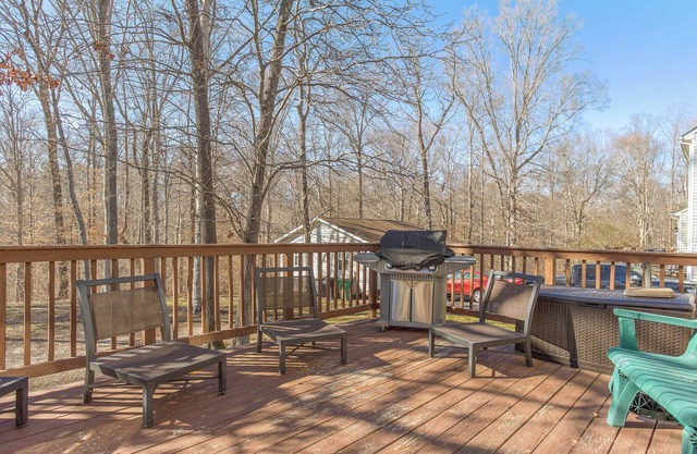 Relaxing wooded getaway and explore historic city with contemporary flair.