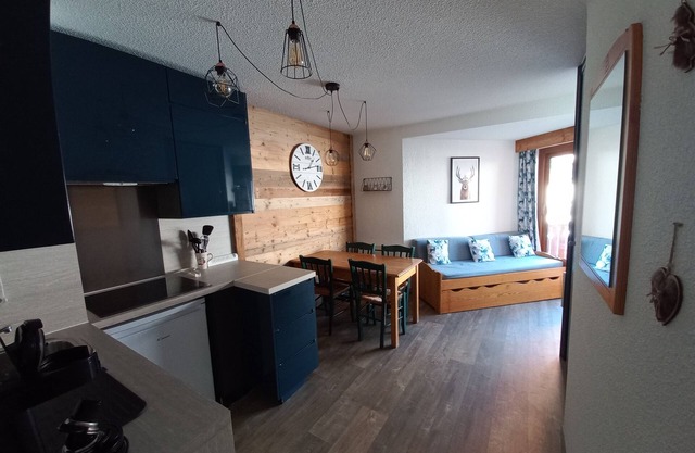 Renovated Apartment for 5 People Near the Snow Front