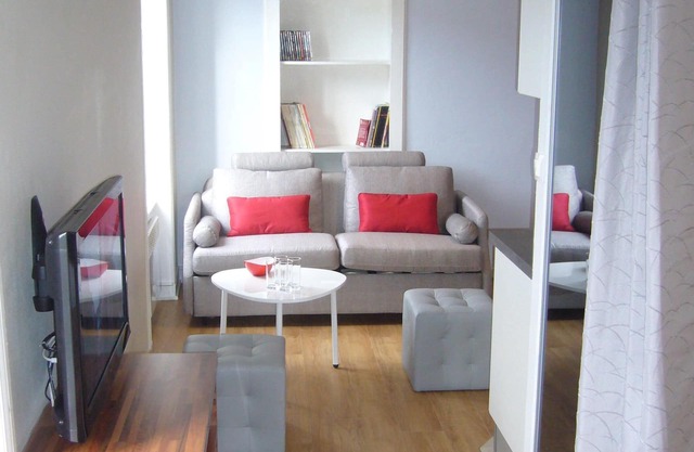 Renovated comfortable apartment side sea view in Roscoff