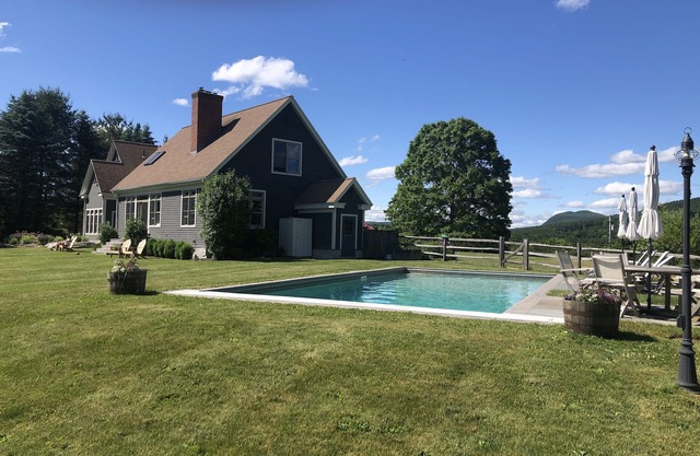 Renovated family friendly house close to everything and endless views