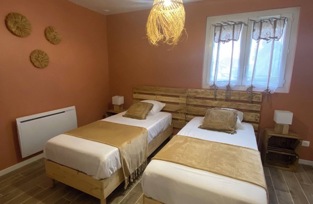 Renovated house with garden for 8 people in Fos sur Mer