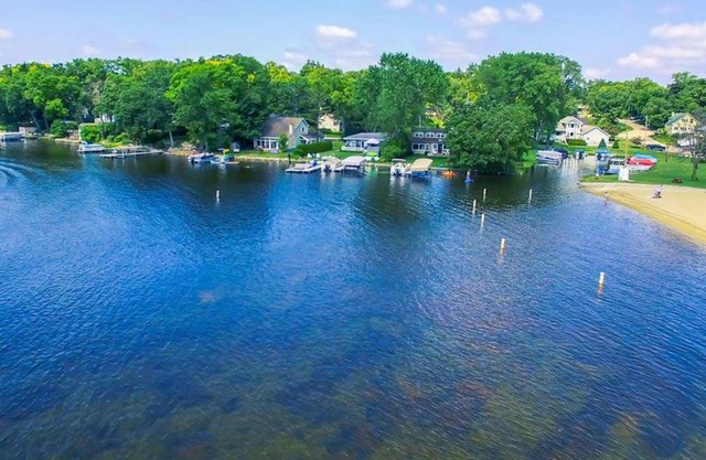 Renovated Lake House Retreat Near Lake Geneva