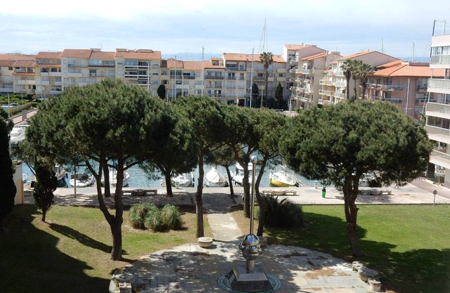 Renovated studio cabin with secure parking, near the beach