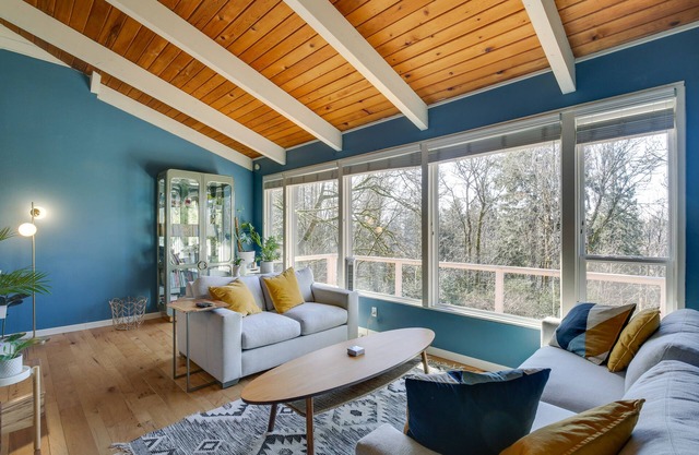 Renton Home w/Fire Pit & Nearby Lake Access!