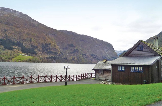 Residential cottage located directly on the Hardangerfjord with its own small swimming beach and jet