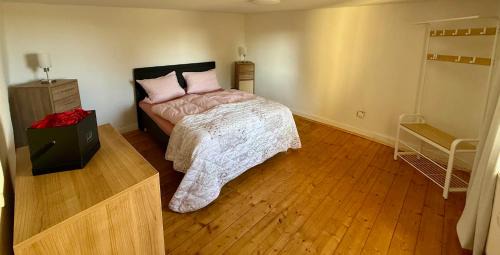 Retro und Gemütlichkeit im Fachwerkhaus - 2 Schlafzimmer, Wohnzimmer, Parkplatz, Balkon