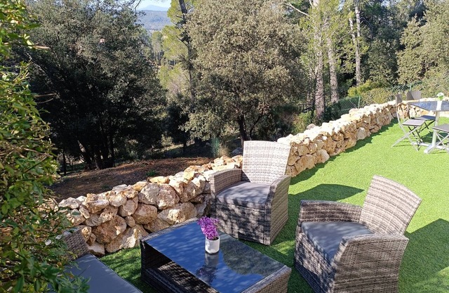 Rez de Villa au Calme T2 + Terrasse Privative sur la Colline