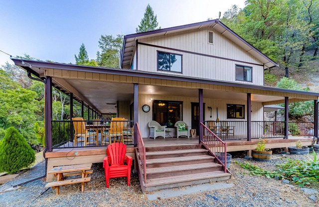 Riverfront home on 5 acres with huge porch, woodstove, & pool table - dogs OK