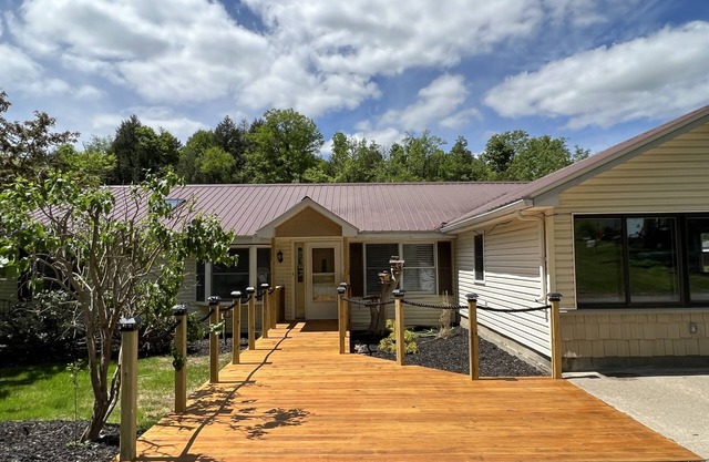 Riverhouse NEW renovation, riverfront, game rm, fishing, swimming, paddle sports