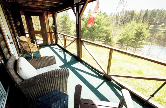 Riverside Cabin - sleeps 6