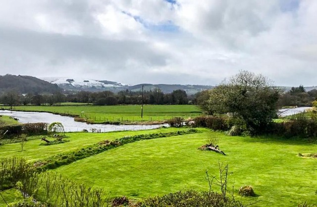 Riverside Chalet in heart of Lampeter, West Wales