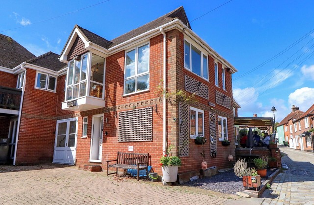 RIVERVIEW, pet friendly, country holiday cottage in Hamble