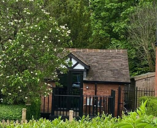 Robin's Nest - a self contained detached annex with sky sports & movies