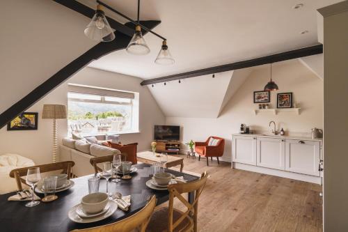 Robins Nest, The Old Bank House