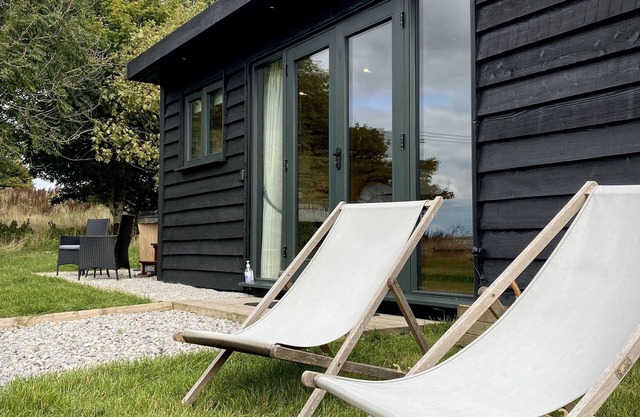 Robin’s Nest - (Top Cabin) - sleeps 2 guests