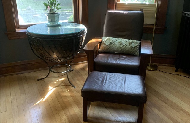 Rockin' 2BR Apartment in the Heart of Oak Park