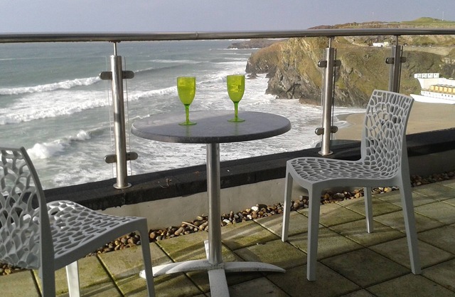 Rocklands studio with incredible views across the sea and beaches and cliffs