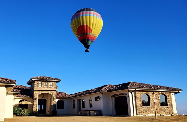 Romantic 1 Bedroom Villa Overlooking the Vineyards with INCREDIBLE VIEWS!