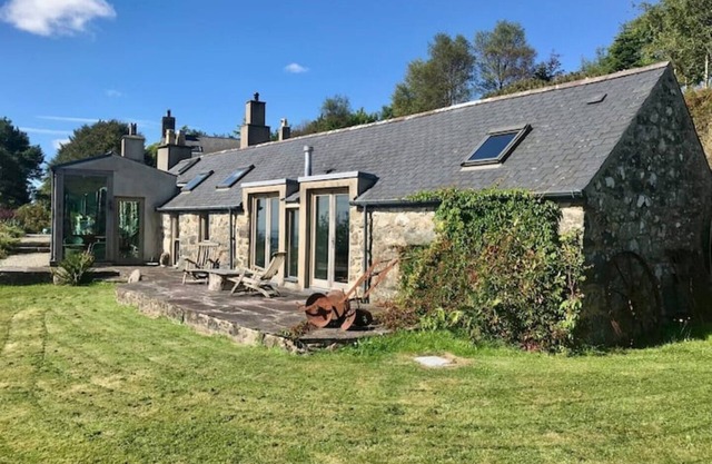 Romantic Retreat with Breathtaking Views of Snowdon & Cardigan Bay