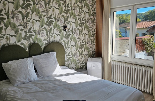 Room 'Chambre 7' with Shared Terrace, Wi-Fi and Air Conditioning