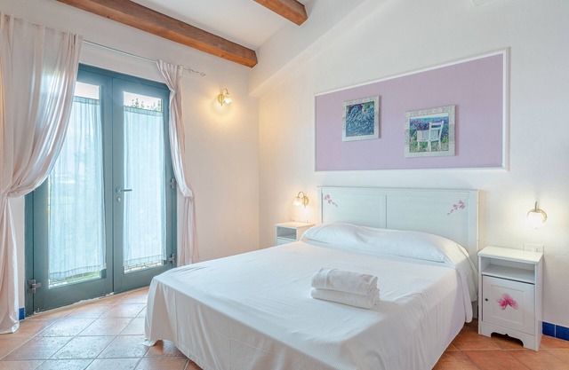 Room 'Donna Fugata R4' with Shared Pool, Wi-Fi and Air Conditioning