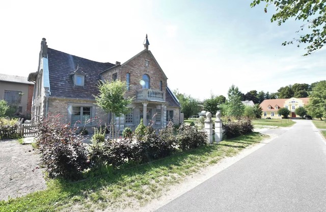 Rustic-chic holiday home ideal for groups