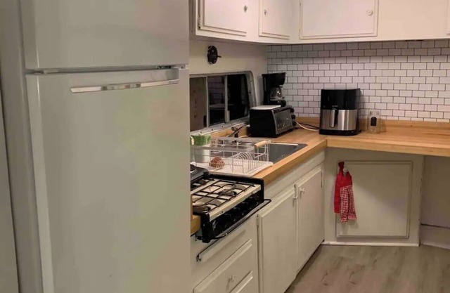 Rustic cottage on 7 acre property with farm animals