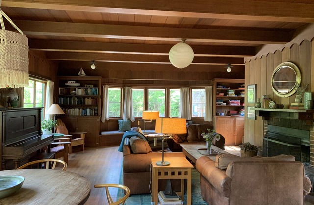 Rustic family vacation retreat with private tennis court!