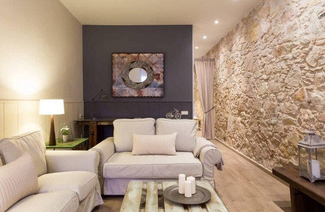 Rustic Gavà | 1 Bedroom Apartment with Outdoor Patio
