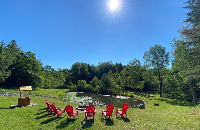 Sacandaga Lake Getaway-Dog Friendly-50 acres-Private hiking-2 miles to LAKE!