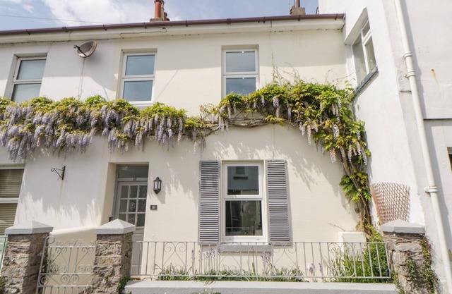 SALTWATER COTTAGE, family friendly, with open fire in Babbacombe