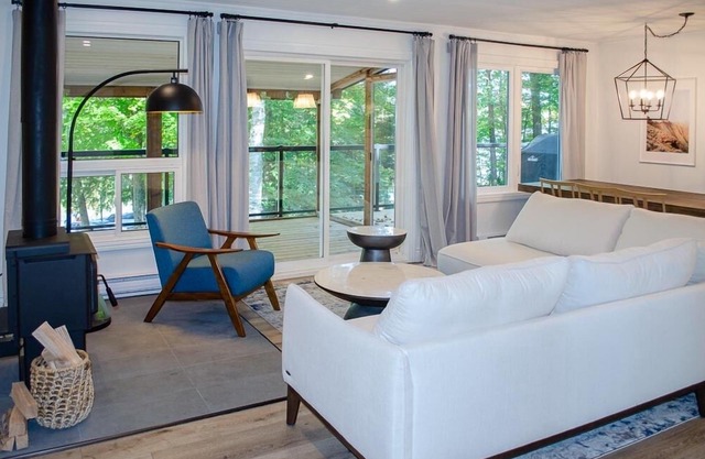 Sandy Pines - 4 beds, 2 baths in Trent Lakes, ON