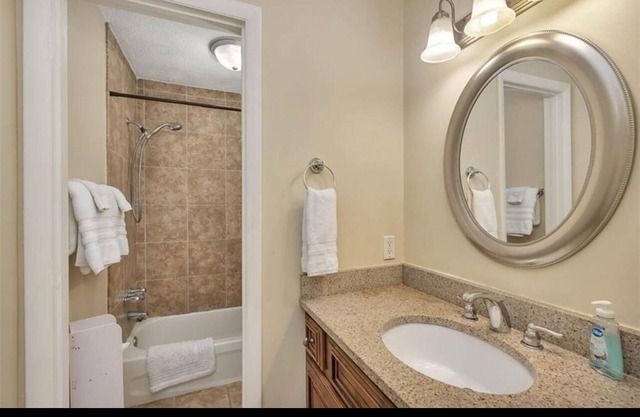 Sandy Toes. Cozy 2 Bedroom 2 Full bath. Sleeps 6. 30 day rental rates available